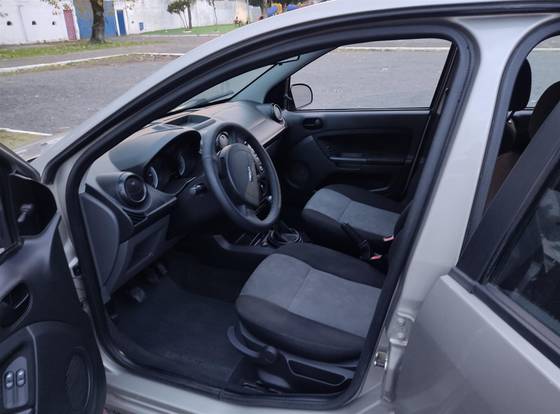 FORD FIESTA 1.0 ROCAM 8V FLEX 4P MANUAL FORD FIESTA 1.0 ROCAM 8V FLEX 4P MANUAL